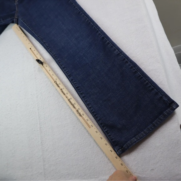 LEVI’S Perfectly Slimming Boot Cut 512 Jeans Size 12 Medium - Picture 11 of 11